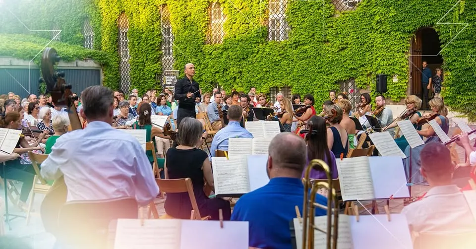 A napsütötte sáv – A Danubia Zenekar nyáresti koncertje koncert Budapesten (Magyar Zene Háza)